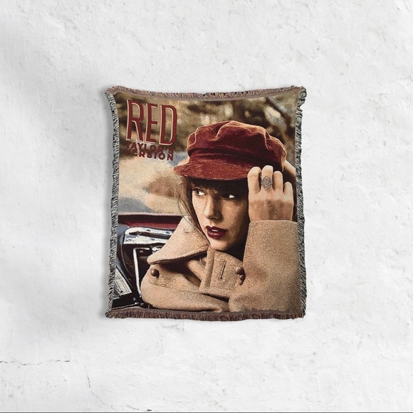 Taylor Swift Red (Taylor’s Version) album cover woven blanket BNWT - Picture 2 of 6